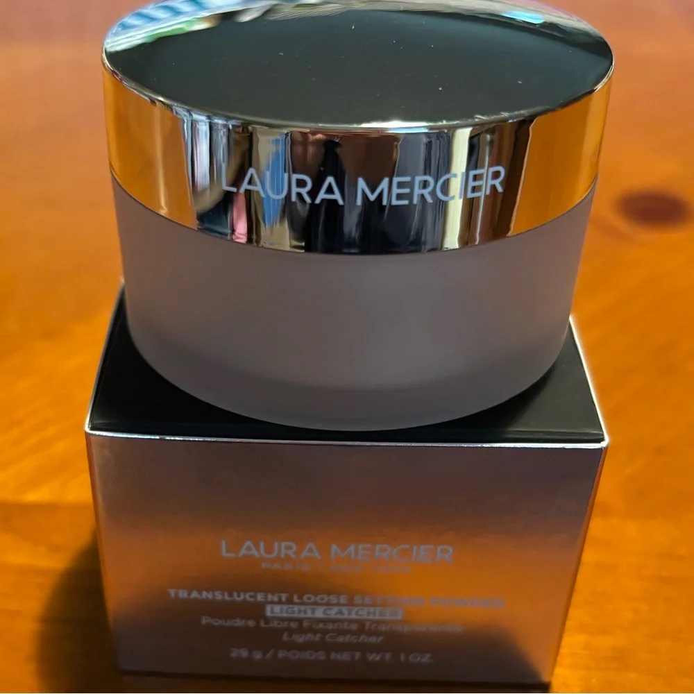 Laura Mercier Translucent Loose Setting Powder Light Catcher